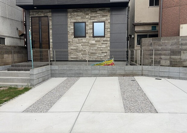 木造住宅とは土台、壁、柱など建築物の強度を支える構造体の材に木が使用されている構造を指します。構造体は建物の自重を支えるだけではなく風圧や水圧、積裁荷重などあらゆる衝撃に耐えるための基礎です。