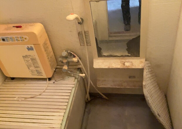 入浴時の快適さも大事なことですが、綺麗な状態を維持できなければ気持ちよく入浴できません。毎日の掃除が楽という点は大事なポイントになります！カビが生えにくく掃除がしやすい、壁や浴槽を選ぶといいでしょう。