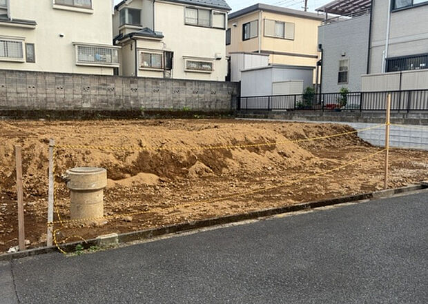 ついに完成致しました！現地をご見学に行く際は、道路の幅や周辺の交通量、施設などをご確認頂くことをおすすめします！物件の流れが早いため、内見をしたい方はお早めに当社営業までお問い合わせ頂きご予約下さい！