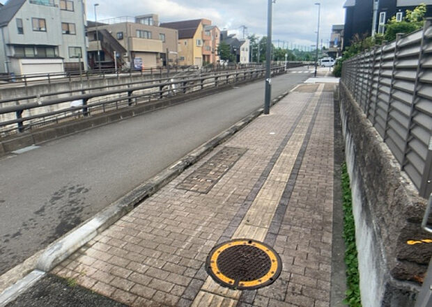 桜や紅葉の名所に出かける人は多いと思いますが、家にいながら季節の移ろいを感じる生活を送りませんか？リビングや窓から見える景色が生活を彩るワンポイントに！現地から見える景色を堪能してみては如何でしょう。