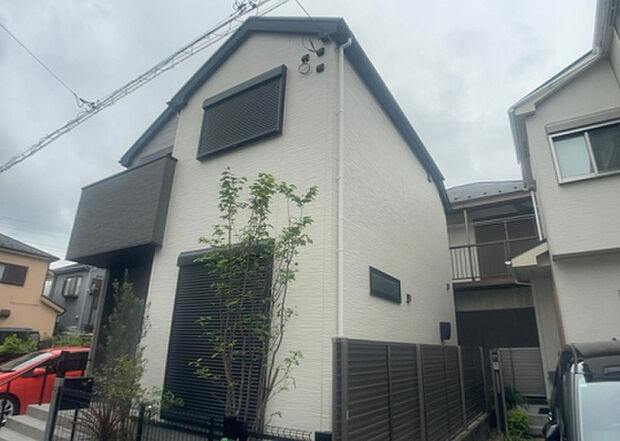 木造住宅とは土台、壁、柱など建築物の強度を支える構造体の材に木が使用されている構造を指します。構造体は建物の自重を支えるだけではなく風圧や水圧、積裁荷重などあらゆる衝撃に耐えるための基礎です。