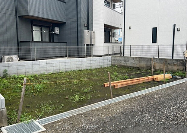 ついに完成致しました!現地をご見学に行く際は、道路の幅や周辺の交通量、施設などをご確認頂くことをおすすめします!物件の流れが早いため、内見をしたい方はお早めに当社営業までお問い合わせ頂きご予約下さい!