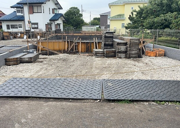 現地をご見学に行く際は、道路の幅や周辺の交通量、施設などをご確認頂くことをおすすめします!ある程度イメージをつけたいという場合は、同売主の施工事例や完成パースもお見せします。