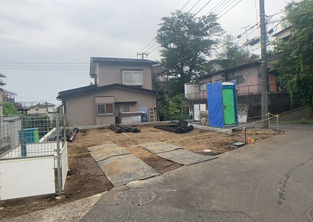 ついに完成致しました!現地をご見学に行く際は、道路の幅や周辺の交通量、施設などをご確認頂くことをおすすめします!物件の流れが早いため、内見をしたい方はお早めに当社営業までお問い合わせ頂きご予約下さい!