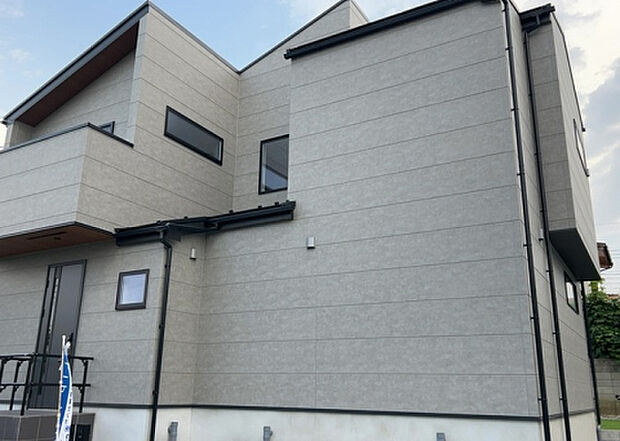ついに完成致しました!現地をご見学に行く際は、道路の幅や周辺の交通量、施設などをご確認頂くことをおすすめします!物件の流れが早いため、内見をしたい方はお早めに当社営業までお問い合わせ頂きご予約下さい!