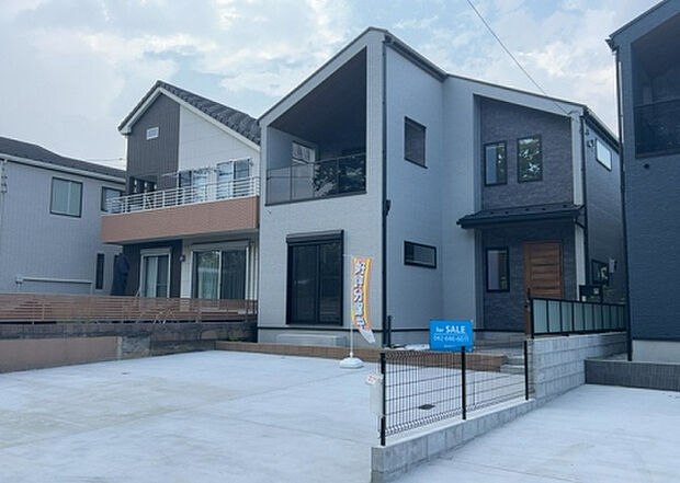 ついに完成致しました!現地をご見学に行く際は、道路の幅や周辺の交通量、施設などをご確認頂くことをおすすめします!物件の流れが早いため、内見をしたい方はお早めに当社営業までお問い合わせ頂きご予約下さい!