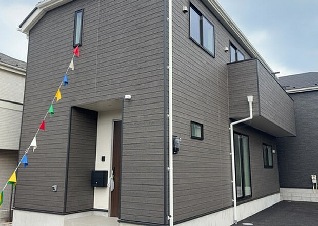ついに完成致しました!現地をご見学に行く際は、道路の幅や周辺の交通量、施設などをご確認頂くことをおすすめします!物件の流れが早いため、内見をしたい方はお早めに当社営業までお問い合わせ頂きご予約下さい!