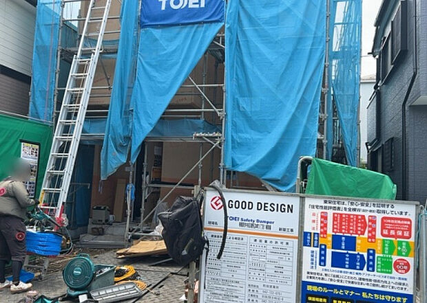 住宅用の土地では前面道路に2m以上接していなければならないと法律で定められています。しかし、お持ちの車のサイズやライフスタイルなどにより、2mでは利便が悪い場合もございますので、事前に確認しましょう。