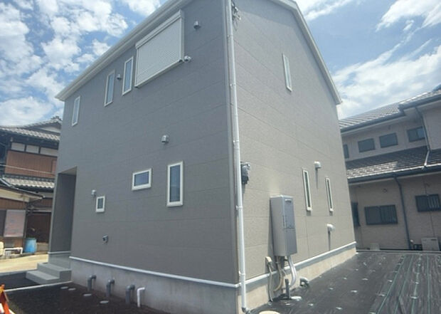 ついに完成致しました!現地をご見学に行く際は、道路の幅や周辺の交通量、施設などをご確認頂くことをおすすめします!物件の流れが早いため、内見をしたい方はお早めに当社営業までお問い合わせ頂きご予約下さい!