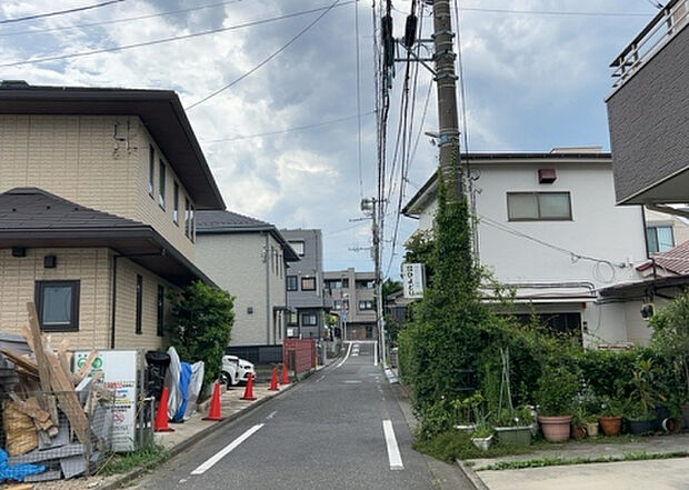 桜や紅葉の名所に出かける人は多いと思いますが、家にいながら季節の移ろいを感じる生活を送りませんか?リビングや窓から見える景色が生活を彩るワンポイントに!現地から見える景色を堪能してみては如何でしょう。