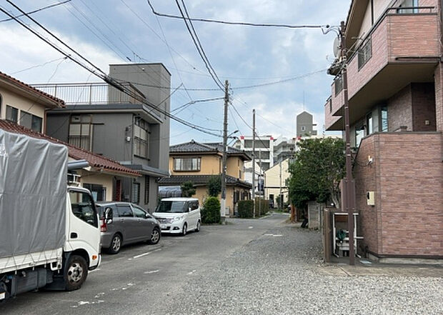 桜や紅葉の名所に出かける人は多いと思いますが、家にいながら季節の移ろいを感じる生活を送りませんか?リビングや窓から見える景色が生活を彩るワンポイントに!現地から見える景色を堪能してみては如何でしょう。
