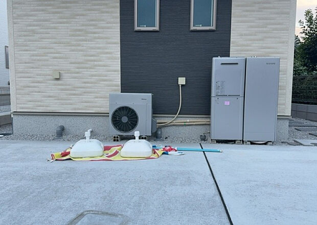 木造住宅とは土台、壁、柱など建築物の強度を支える構造体の材に木が使用されている構造を指します。構造体は建物の自重を支えるだけではなく風圧や水圧、積裁荷重などあらゆる衝撃に耐えるための基礎です。