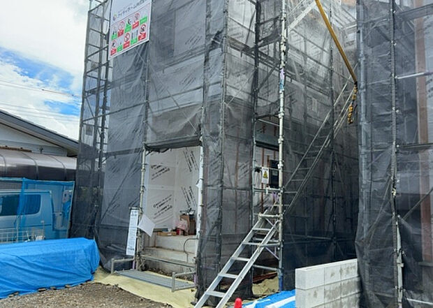 現地をご見学に行く際は、道路の幅や周辺の交通量、施設などをご確認頂くことをおすすめします!ある程度イメージをつけたいという場合は、同売主の施工事例や完成パースもお見せします。