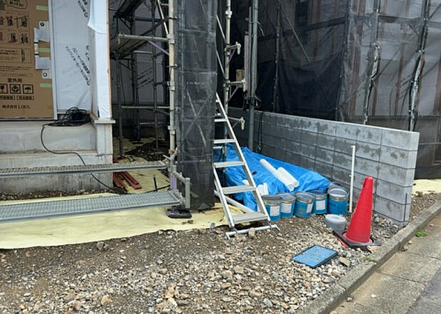 家族でのBBQを行うのであれば3坪程度の広さがあればよいでしょう。ガーデニングや家庭菜園を楽しむ際は、手入れが行き届く範囲にすると安心です。また、庭のある方角や接道が気になる方は事前に確認しましょう。