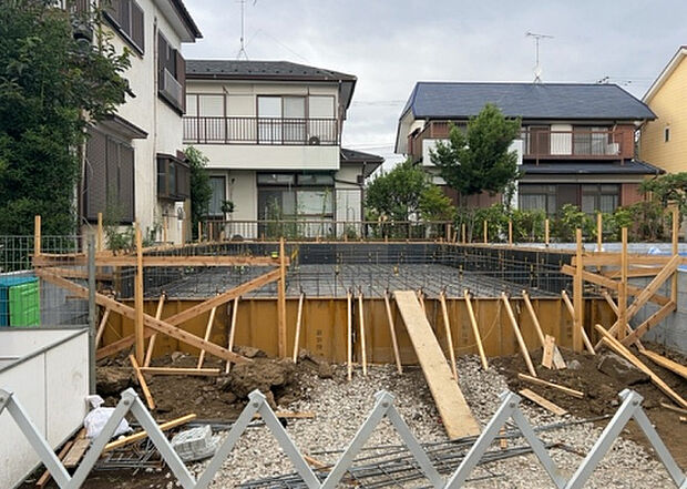ついに完成致しました!現地をご見学に行く際は、道路の幅や周辺の交通量、施設などをご確認頂くことをおすすめします!物件の流れが早いため、内見をしたい方はお早めに当社営業までお問い合わせ頂きご予約下さい!