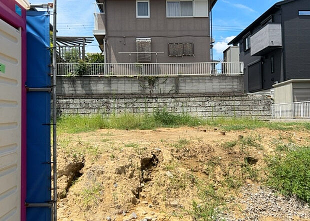 木造住宅とは土台、壁、柱など建築物の強度を支える構造体の材に木が使用されている構造を指します。構造体は建物の自重を支えるだけではなく風圧や水圧、積裁荷重などあらゆる衝撃に耐えるための基礎です。