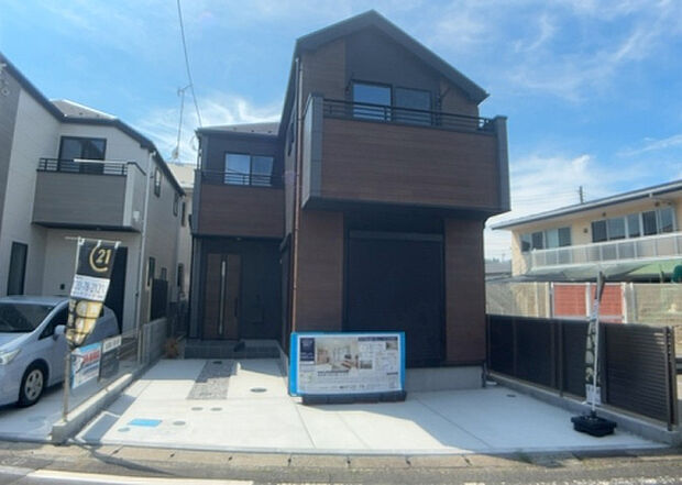 木造住宅とは土台、壁、柱など建築物の強度を支える構造体の材に木が使用されている構造を指します。構造体は建物の自重を支えるだけではなく風圧や水圧、積裁荷重などあらゆる衝撃に耐えるための基礎です。