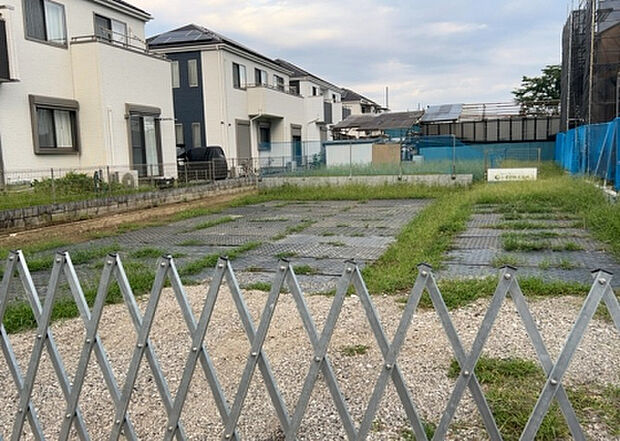 木造住宅とは土台、壁、柱など建築物の強度を支える構造体の材に木が使用されている構造を指します。構造体は建物の自重を支えるだけではなく風圧や水圧、積裁荷重などあらゆる衝撃に耐えるための基礎です。
