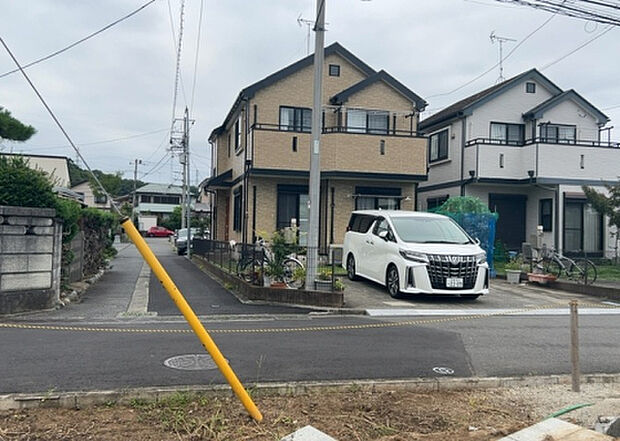 桜や紅葉の名所に出かける人は多いと思いますが、家にいながら季節の移ろいを感じる生活を送りませんか?リビングや窓から見える景色が生活を彩るワンポイントに!現地から見える景色を堪能してみては如何でしょう。