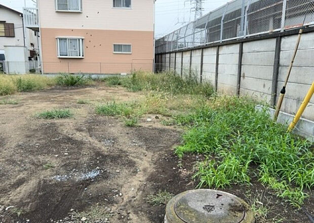 現地をご見学に行く際は、道路の幅や周辺の交通量、施設などをご確認頂くことをおすすめします!ある程度イメージをつけたいという場合は、同売主の施工事例や完成パースもお見せします。
