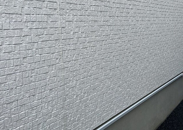 木造住宅とは土台、壁、柱など建築物の強度を支える構造体の材に木が使用されている構造を指します。構造体は建物の自重を支えるだけではなく風圧や水圧、積裁荷重などあらゆる衝撃に耐えるための基礎です。