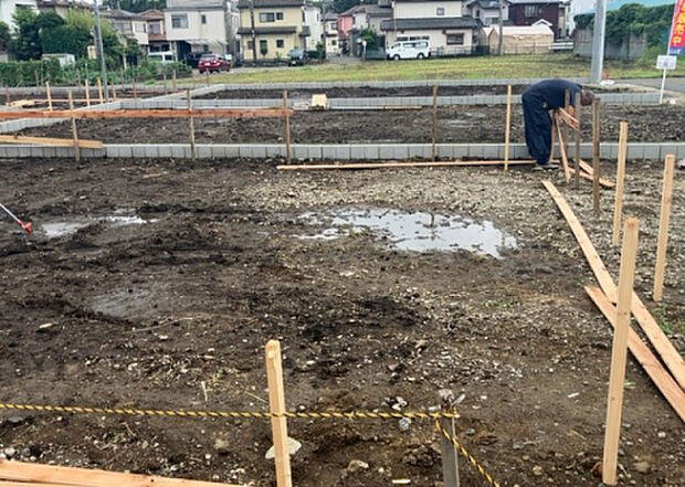 現地をご見学に行く際は、道路の幅や周辺の交通量、施設などをご確認頂くことをおすすめします!ある程度イメージをつけたいという場合は、同売主の施工事例や完成パースもお見せします。