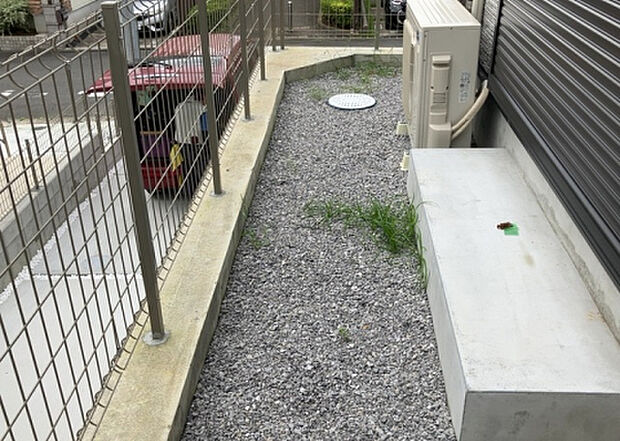 家族でのBBQを行うのであれば3坪程度の広さがあればよいでしょう。ガーデニングや家庭菜園を楽しむ際は、手入れが行き届く範囲にすると安心です。また、庭のある方角や接道が気になる方は事前に確認しましょう。