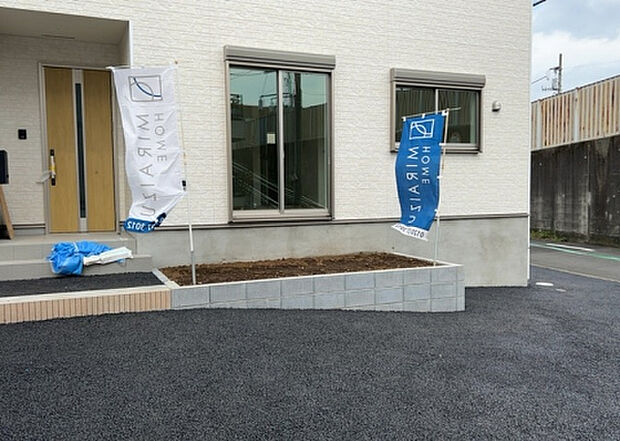 木造住宅とは土台、壁、柱など建築物の強度を支える構造体の材に木が使用されている構造を指します。構造体は建物の自重を支えるだけではなく風圧や水圧、積裁荷重などあらゆる衝撃に耐えるための基礎です。