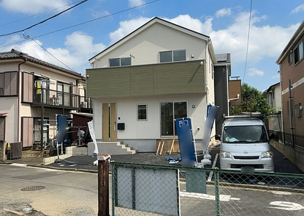 ついに完成致しました!現地をご見学に行く際は、道路の幅や周辺の交通量、施設などをご確認頂くことをおすすめします!物件の流れが早いため、内見をしたい方はお早めに当社営業までお問い合わせ頂きご予約下さい!