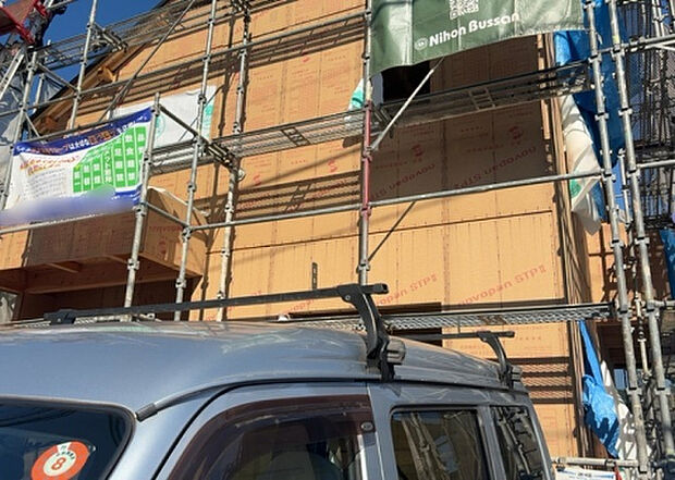 木造住宅とは土台、壁、柱など建築物の強度を支える構造体の材に木が使用されている構造を指します。構造体は建物の自重を支えるだけではなく風圧や水圧、積裁荷重などあらゆる衝撃に耐えるための基礎です。