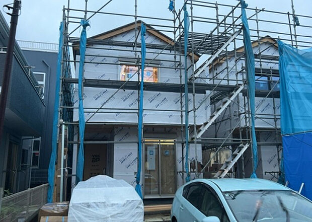 現地をご見学に行く際は、道路の幅や周辺の交通量、施設などをご確認頂くことをおすすめします！ある程度イメージをつけたいという場合は、同売主の施工事例や完成パースもお見せします。