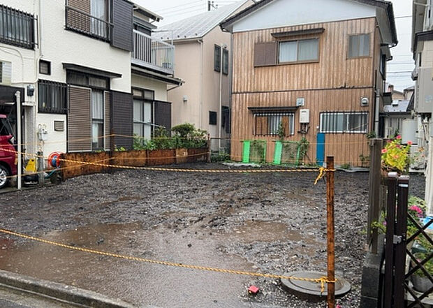 現地をご見学に行く際は、道路の幅や周辺の交通量、施設などをご確認頂くことをおすすめします！ある程度イメージをつけたいという場合は、同売主の施工事例や完成パースもお見せします。