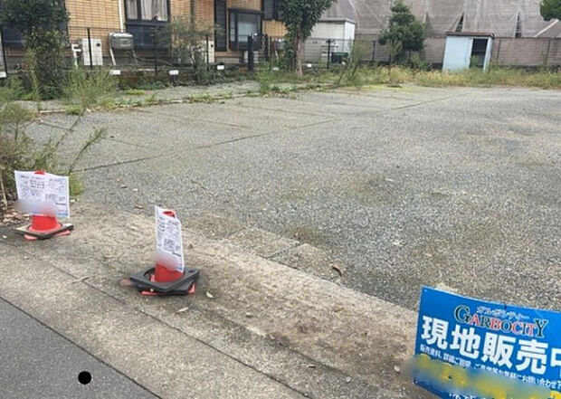 現地をご見学に行く際は、道路の幅や周辺の交通量、施設などをご確認頂くことをおすすめします!ある程度イメージをつけたいという場合は、同売主の施工事例や完成パースもお見せします。