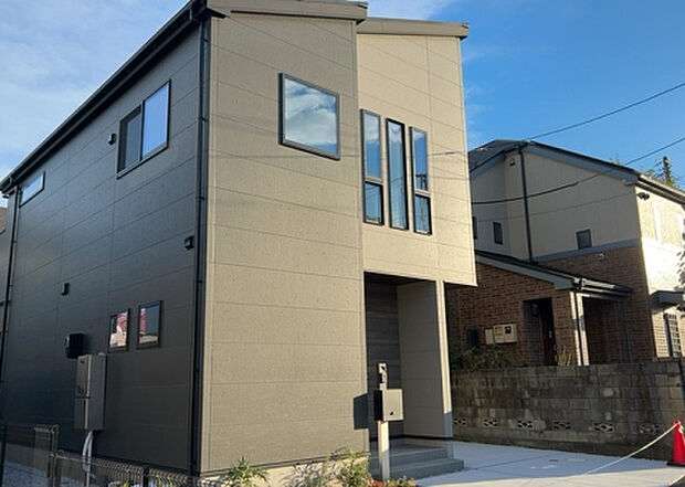 木造住宅とは土台、壁、柱など建築物の強度を支える構造体の材に木が使用されている構造を指します。構造体は建物の自重を支えるだけではなく風圧や水圧、積裁荷重などあらゆる衝撃に耐えるための基礎です。