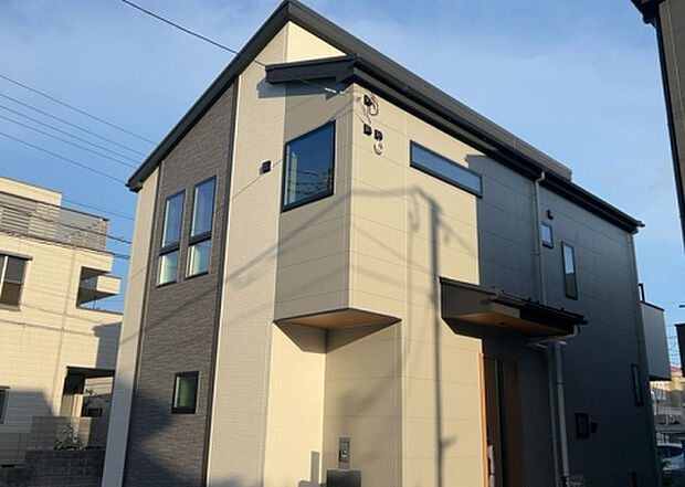ついに完成致しました!現地をご見学に行く際は、道路の幅や周辺の交通量、施設などをご確認頂くことをおすすめします!物件の流れが早いため、内見をしたい方はお早めに当社営業までお問い合わせ頂きご予約下さい!