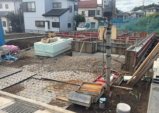 現地をご見学に行く際は、道路の幅や周辺の交通量、施設などをご確認頂くことをおすすめします!ある程度イメージをつけたいという場合は、同売主の施工事例や完成パースもお見せします。