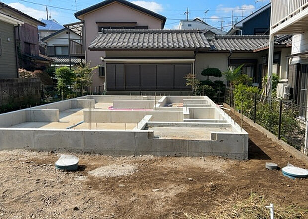 現地をご見学に行く際は、道路の幅や周辺の交通量、施設などをご確認頂くことをおすすめします!ある程度イメージをつけたいという場合は、同売主の施工事例や完成パースもお見せします。