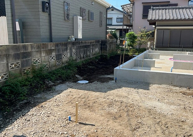 家族でのBBQを行うのであれば3坪程度の広さがあればよいでしょう。ガーデニングや家庭菜園を楽しむ際は、手入れが行き届く範囲にすると安心です。また、庭のある方角や接道が気になる方は事前に確認しましょう。