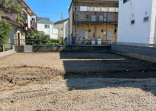 木造住宅とは土台、壁、柱など建築物の強度を支える構造体の材に木が使用されている構造を指します。構造体は建物の自重を支えるだけではなく風圧や水圧、積裁荷重などあらゆる衝撃に耐えるための基礎です。