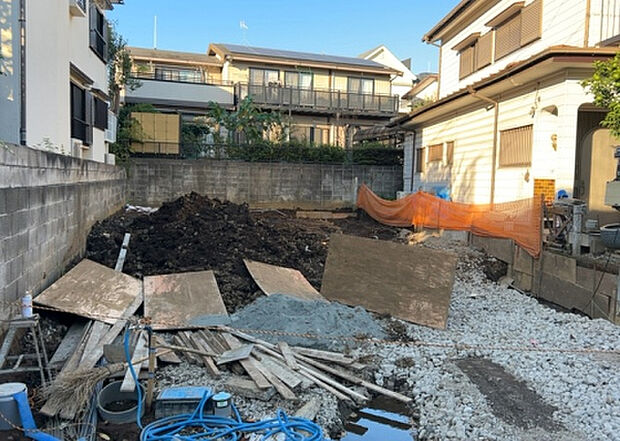 現地をご見学に行く際は、道路の幅や周辺の交通量、施設などをご確認頂くことをおすすめします!ある程度イメージをつけたいという場合は、同売主の施工事例や完成パースもお見せします。