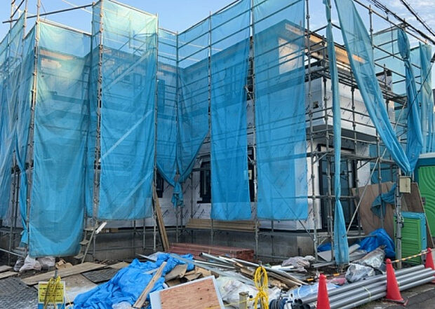 現地をご見学に行く際は、道路の幅や周辺の交通量、施設などをご確認頂くことをおすすめします!ある程度イメージをつけたいという場合は、同売主の施工事例や完成パースもお見せします。