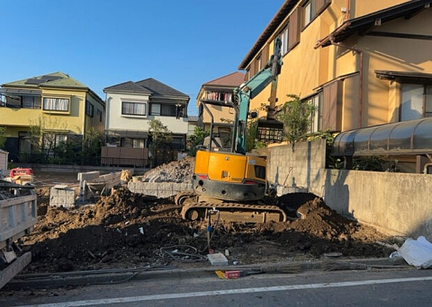 現地をご見学に行く際は、道路の幅や周辺の交通量、施設などをご確認頂くことをおすすめします!ある程度イメージをつけたいという場合は、同売主の施工事例や完成パースもお見せします。