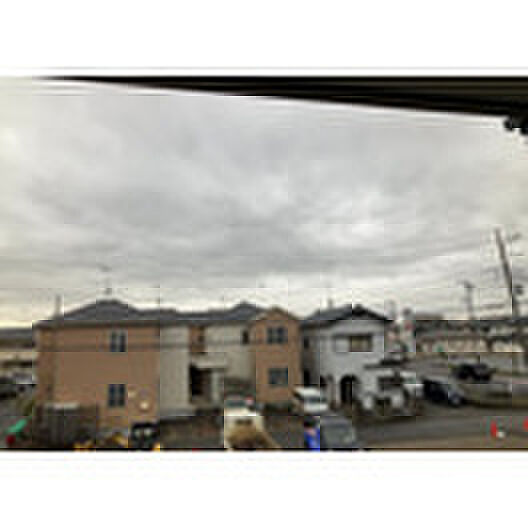 【物件からの展望】眺望を気にして物件を探す場合、前面に建物が建っていないか現地で確認しましょう！前面に建物があると景色はもちろん、日当たりや風通しにも影響が出てきます。住んだ時のことを想像しながら現地見学をしましょう。