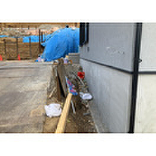 【庭】庭があることでガーデニングや家庭菜園はもちろん、こどもの遊び場やペットを放して遊ぶことができます。また、家の周囲に余裕があるということです。隣地との間があれば、十分な日当たりと、風通しが確保できます。