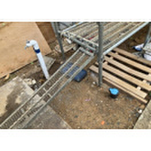 【その他設備】敷地内には、散水栓や立水栓があります。水道水を直接利用できるため、水を運ぶ手間を省くことが出来ます。大量の水を必要とする洗車作業や清掃などに役立ちます。その他設備とあわせて、現地でご確認ください。