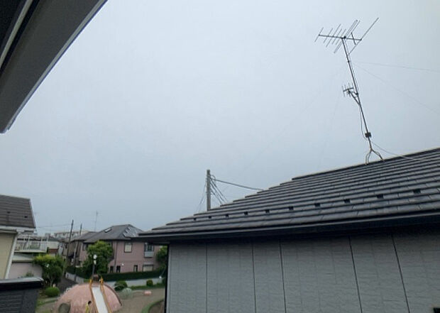 【物件からの展望】眺望を気にして物件を探す場合、前面に建物が建っていないか現地で確認しましょう！前面に建物があると景色はもちろん、日当たりや風通しにも影響が出てきます。住んだ時のことを想像しながら現地見学をしましょう。