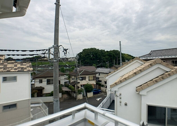 【物件からの展望】眺望を気にして物件を探す場合、前面に建物が建っていないか現地で確認しましょう！前面に建物があると景色はもちろん、日当たりや風通しにも影響が出てきます。住んだ時のことを想像しながら現地見学をしましょう。