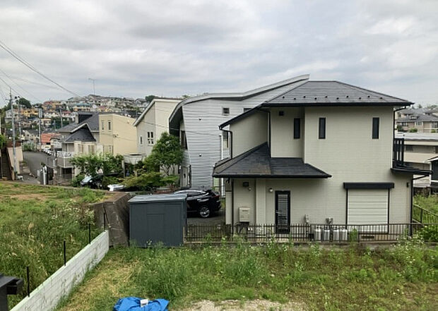 【物件からの展望】眺望を気にして物件を探す場合、前面に建物が建っていないか現地で確認しましょう！前面に建物があると景色はもちろん、日当たりや風通しにも影響が出てきます。住んだ時のことを想像しながら現地見学をしましょう。