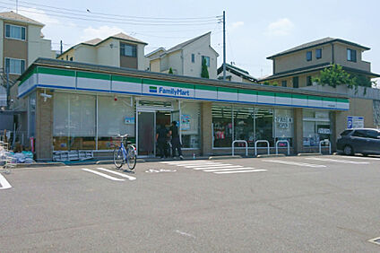 ファミリーマート 町田金井町店 679m(徒歩9分)