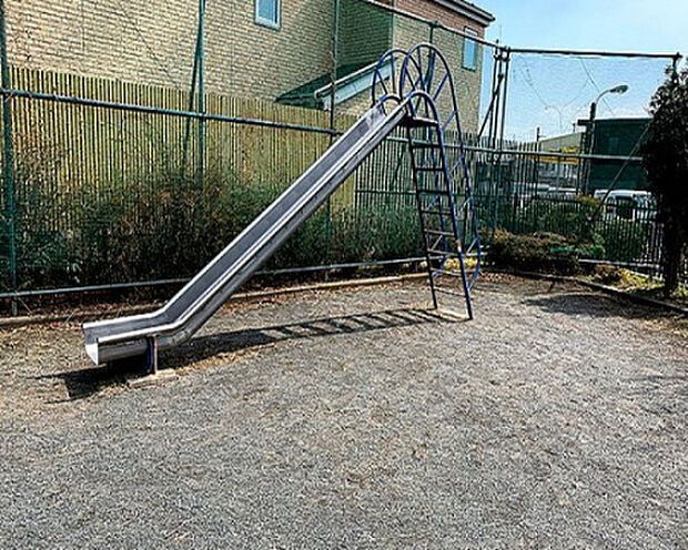 小山片所公園(約700m)